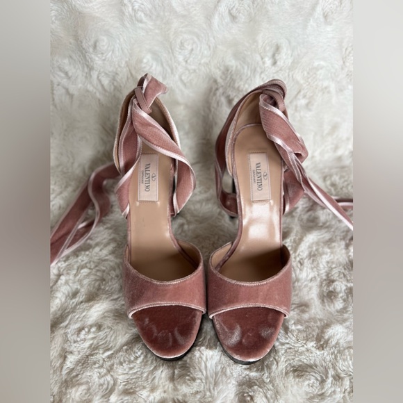 Valentino Garavani Velvet Strappy Sandal Heels in Poudre Ballet Pink so 38 US 8 - Picture 5 of 16